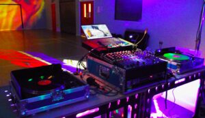 Vinyl DJ Experience by DJ Diamond Dust. Behind the decks.