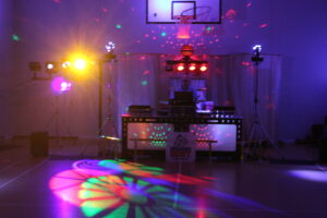 Vinyl DJ Experience by DJ Diamond Dust. Mixing a few lighting effects to complement the retro ones.